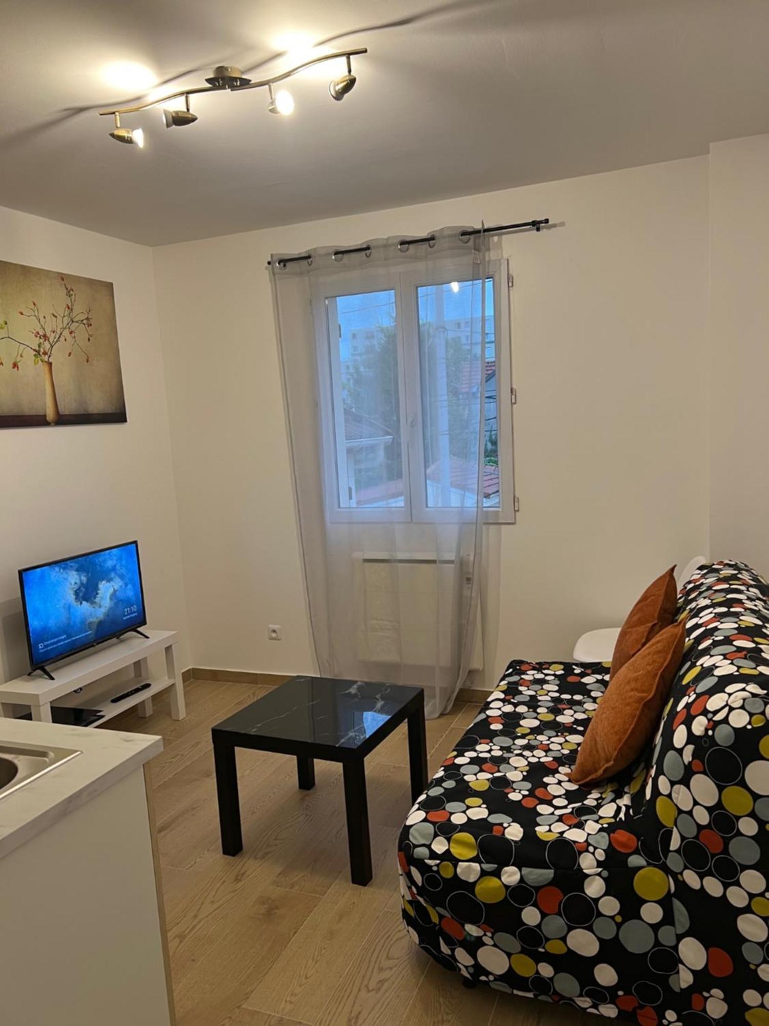 Appartement Lumineux Pres Metro Saint-Denis  Exterior photo